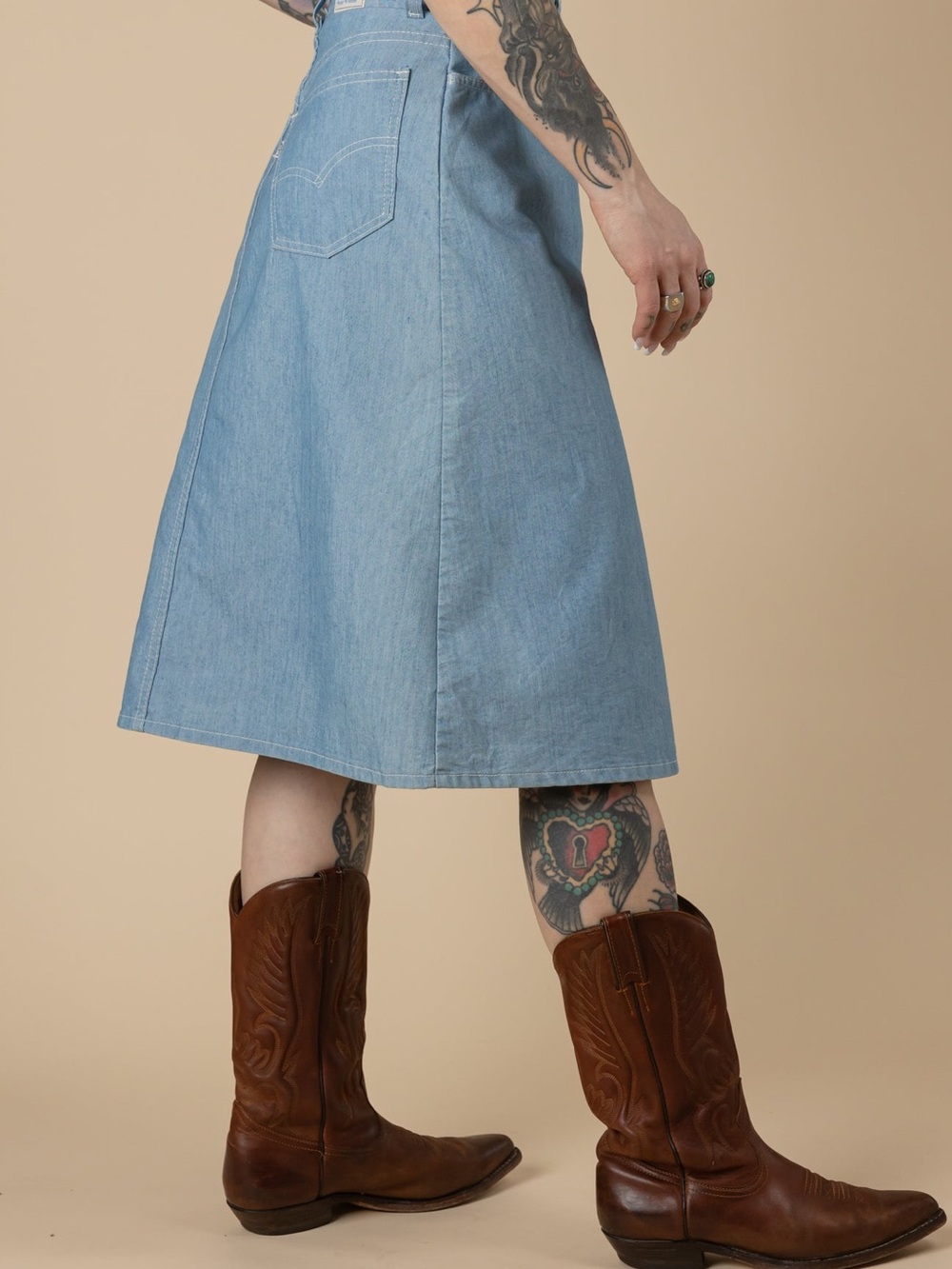 VTG 1970's Levi's white Tab| A Line Denim Skirt| snap Button| size 28 - Picture 6 of 12